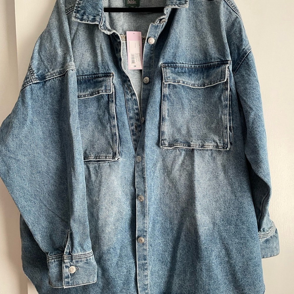 Jean jacket. Size 2x but runs really large.